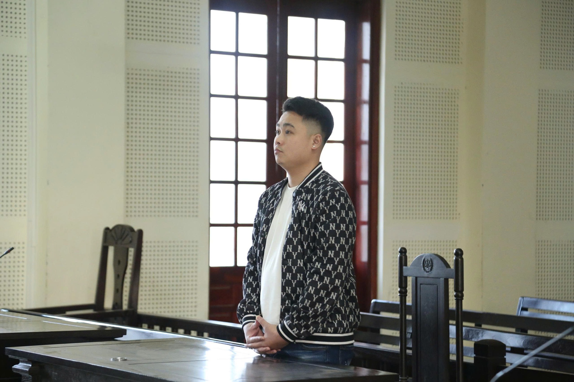 Tát nữ nhân viên y tế, nam thanh niên lĩnh 7 tháng tù treo- Ảnh 1.