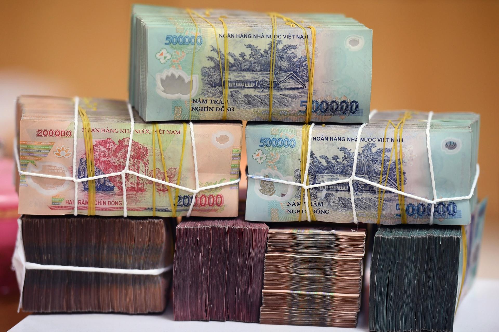 Lãi suất Vietcombank, BIDV, Agribank mới nhất tháng 11: Gửi 200 triệu đồng chênh lãi ra sao? - Ảnh 2. Lãi suất Vietcombank, BIDV, Agribank mới nhất tháng 11: Gửi 200 triệu đồng chênh lãi ra sao? - Ảnh 2.