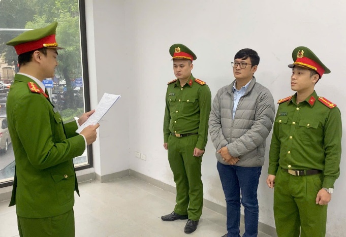 Trưởng Ban quản trị bị bắt vì mâu thuẫn chỗ đỗ ô tô tại chung cư Nghĩa đô - Ảnh 1.