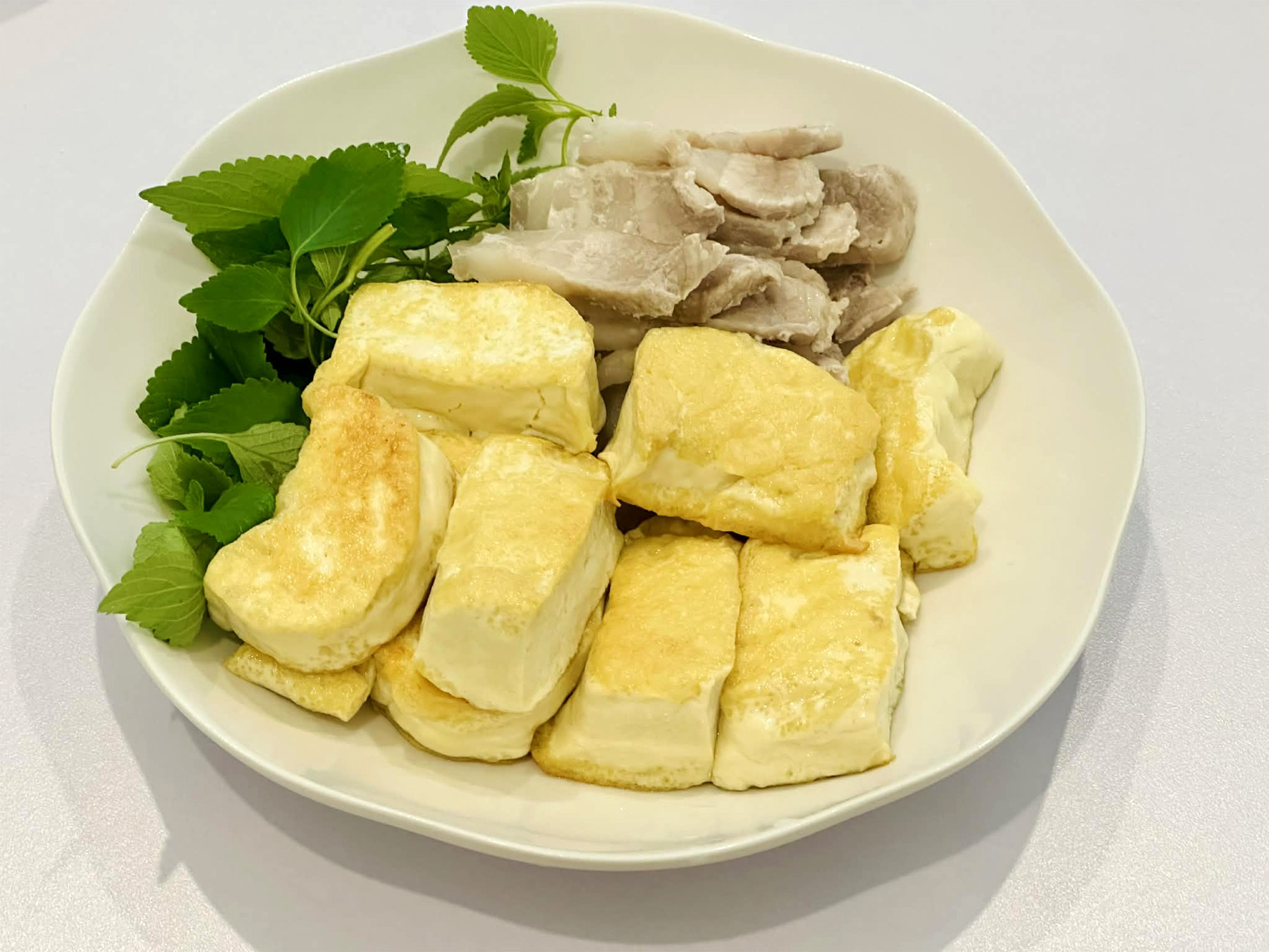 Nhóm phụ nữ ăn đậu phụ mỗi ngày suốt 2 năm, kết quả khám ra sao? - Ảnh 1.