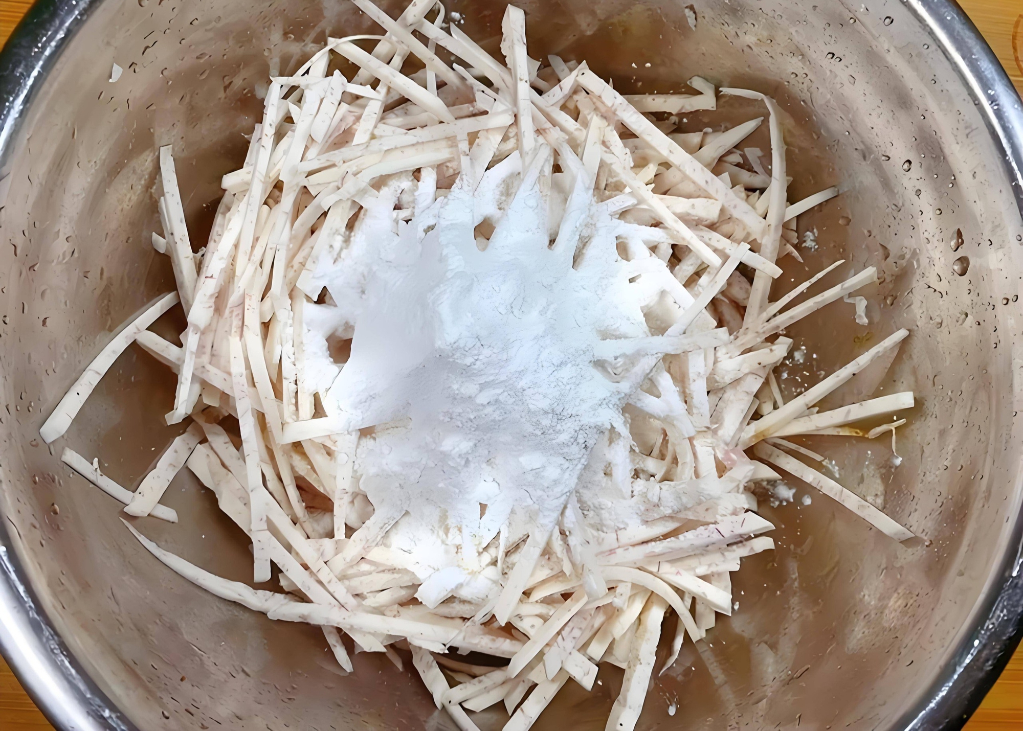 Loại nguyên liệu này đang vào mùa, giá cực rẻ, dùng làm món bánh cực ngon ăn sáng, trưa hay tối đều hợp!- Ảnh 1.