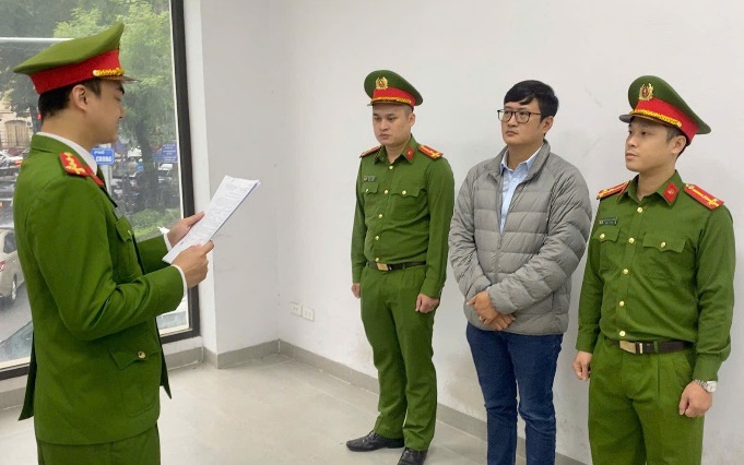 Hà Nội: Tranh chấp vị trí đỗ xe ô tô tại tầng hầm chung cư, 14 đối tượng bị khởi tố