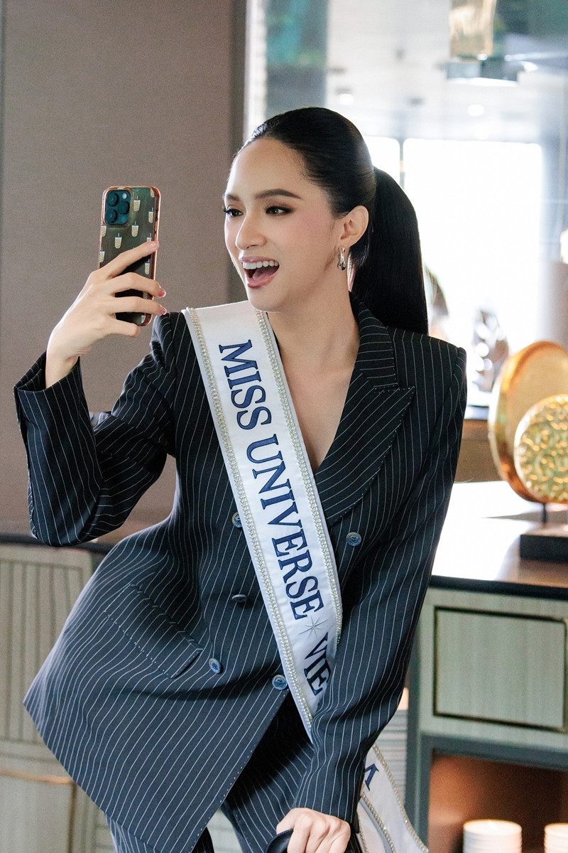 Hoa hậu Hoàn vũ 2025 bùng nổ scandal, hoa hậu Hương Giang được khen đẳng cấp - Ảnh 5.
