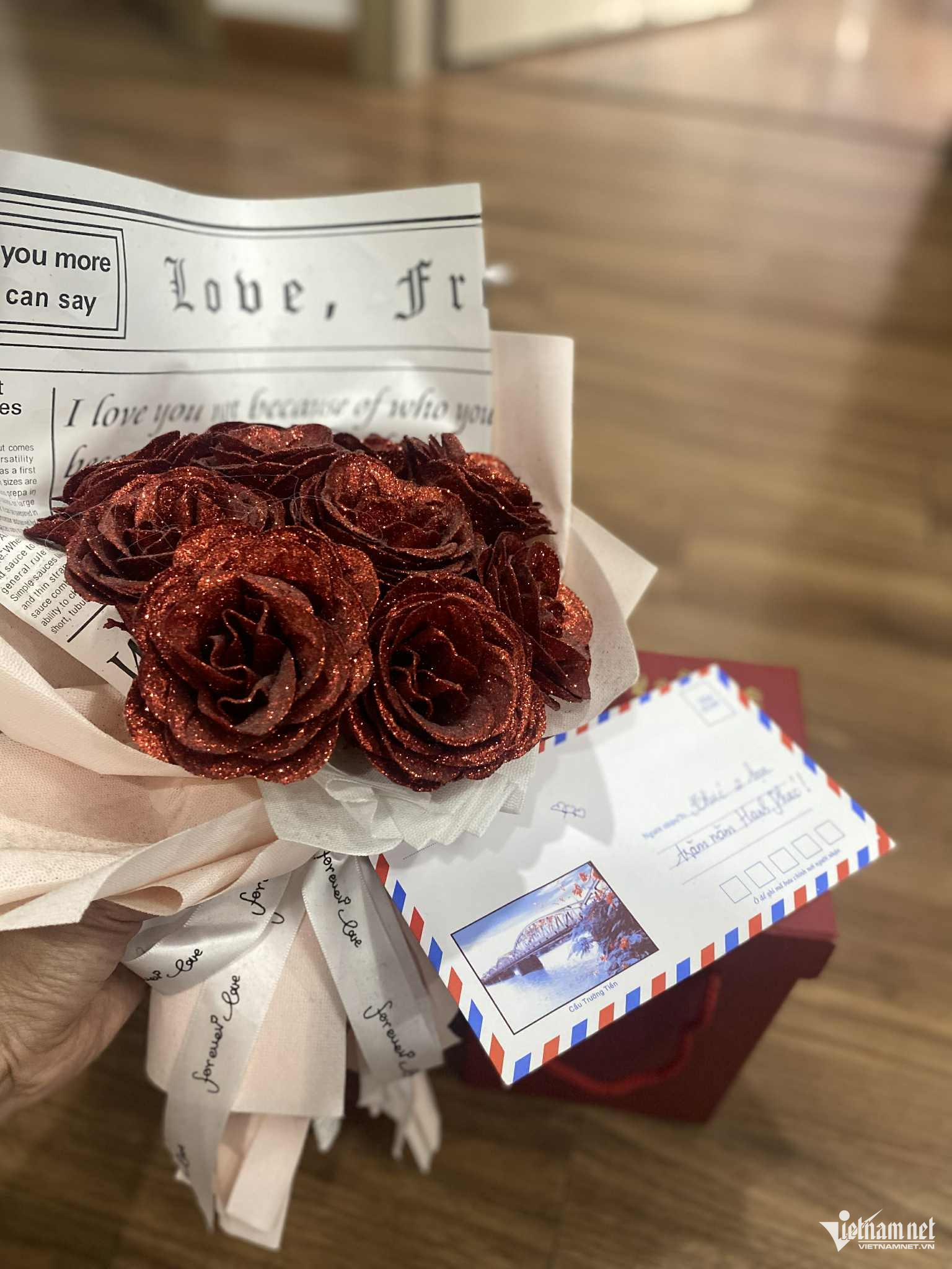 Mừng cưới bạn thân 5 triệu, cô gái sững sờ khi mở phong bì bạn mừng sau 2 năm - Ảnh 2.