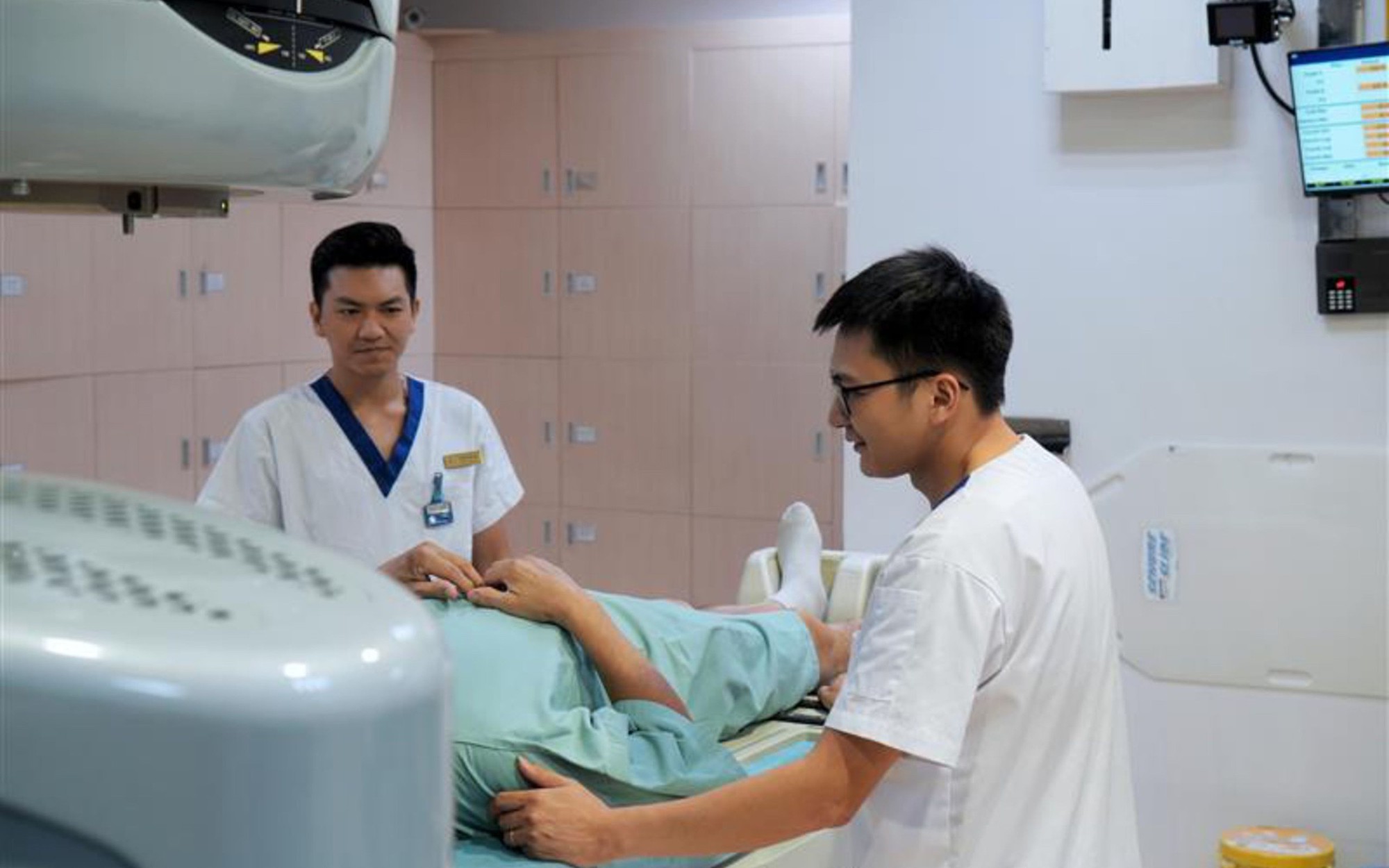 Người đàn ông phát hiện ung thư tuyến tiền liệt giai đoạn I từ dấu hiệu nhiều nam giới dễ bỏ qua - Ảnh 2.