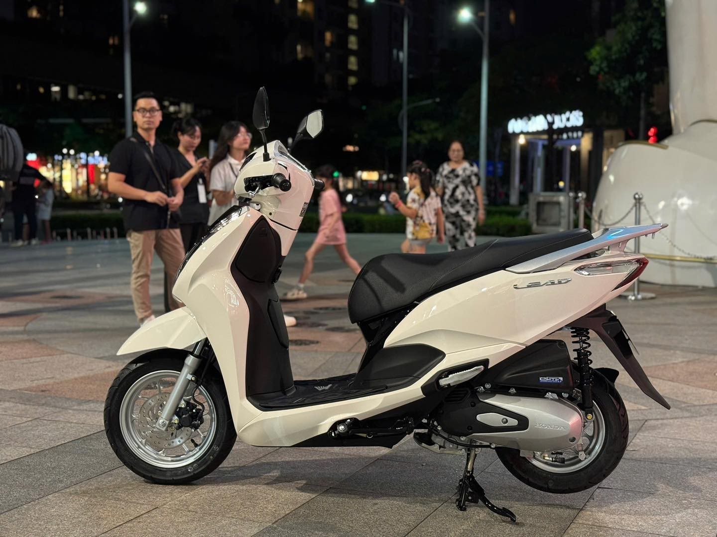 Giá xe ga Honda mới bán ở Việt Nam đẹp vượt trội, công nghệ đỉnh cao: Rẻ nhất 40,2 triệu đồng, đắt nhất bao nhiêu? - Ảnh 16. Giá xe ga Honda mới bán ở Việt Nam đẹp vượt trội, công nghệ đỉnh cao: Rẻ nhất 40,2 triệu đồng, đắt nhất bao nhiêu? - Ảnh 16.