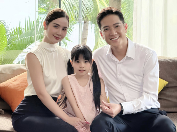 Nữ diễn viên chính phim 'Cách em 1 milimet' đời thực nuôi con trai khéo như thế nào? - Ảnh 2. Nữ diễn viên chính phim 'Cách em 1 milimet' đời thực nuôi con trai khéo như thế nào? - Ảnh 2.