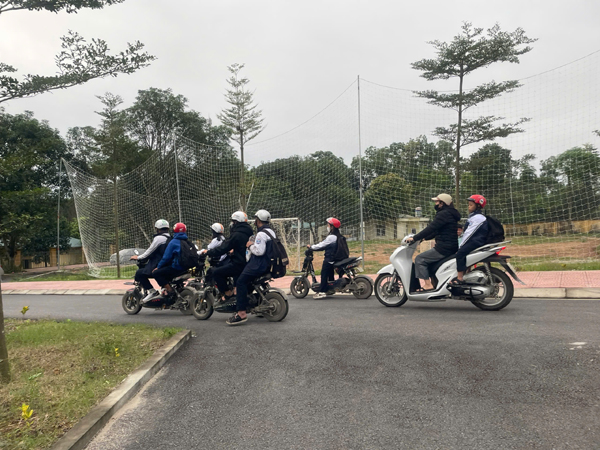 Chuyện ở nơi hồi sinh những mảnh đời bị 'lãng quên' vì căn bệnh thế kỷ (2): Trăn trở về con đường đến trường của những đứa trẻ có H - Ảnh 6.