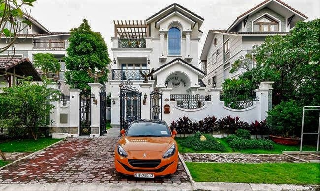 Có gì trong căn biệt thự đặc biệt của vợ chồng Đoàn Di Băng tại TP . HCM - Ảnh 2.