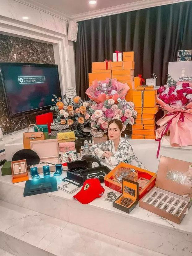 Có gì trong căn biệt thự đặc biệt của vợ chồng Đoàn Di Băng tại TP . HCM - Ảnh 12.