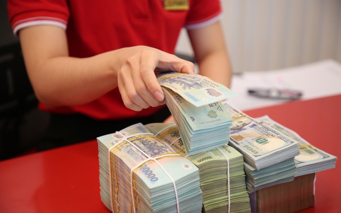 Lãi suất tiết kiệm 12 tháng lên tới 9 %: Gửi 400 triệu đồng nhận bao nhiêu lãi? - Ảnh 1.