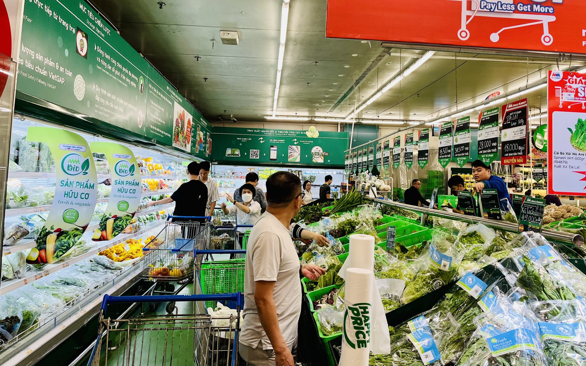 Bão số 13 áp sát, hàng thiết yếu được tăng gấp đôi để giữ nguồn cung cho người dân vùng ảnh hưởng