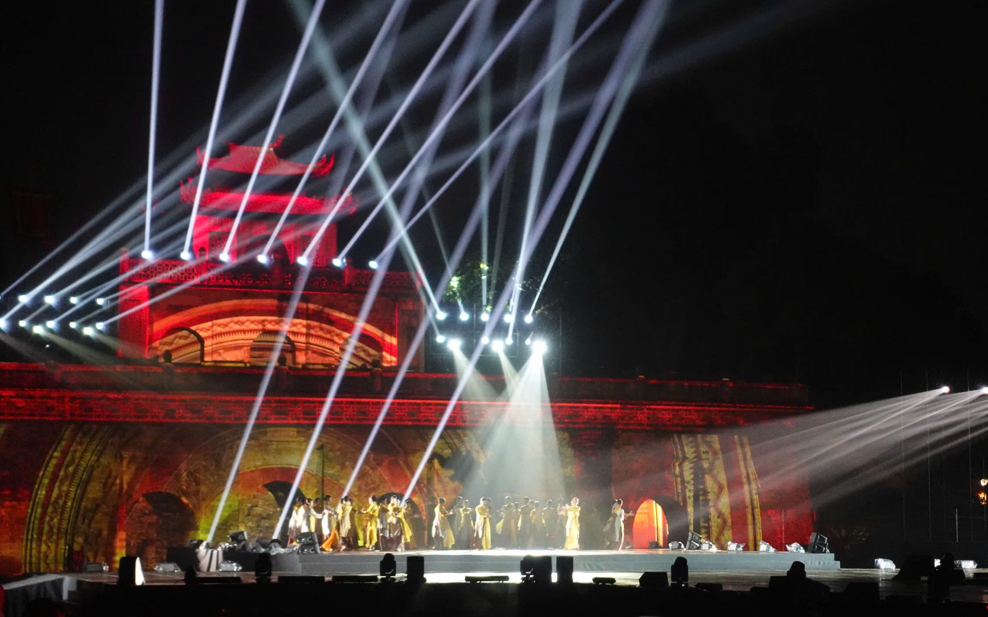 Tối nay (7/11), người dân Thủ đô sẽ 'mãn nhãn' với 'bữa tiệc' nghệ thuật Festival Thăng Long - Hà Nội 2025