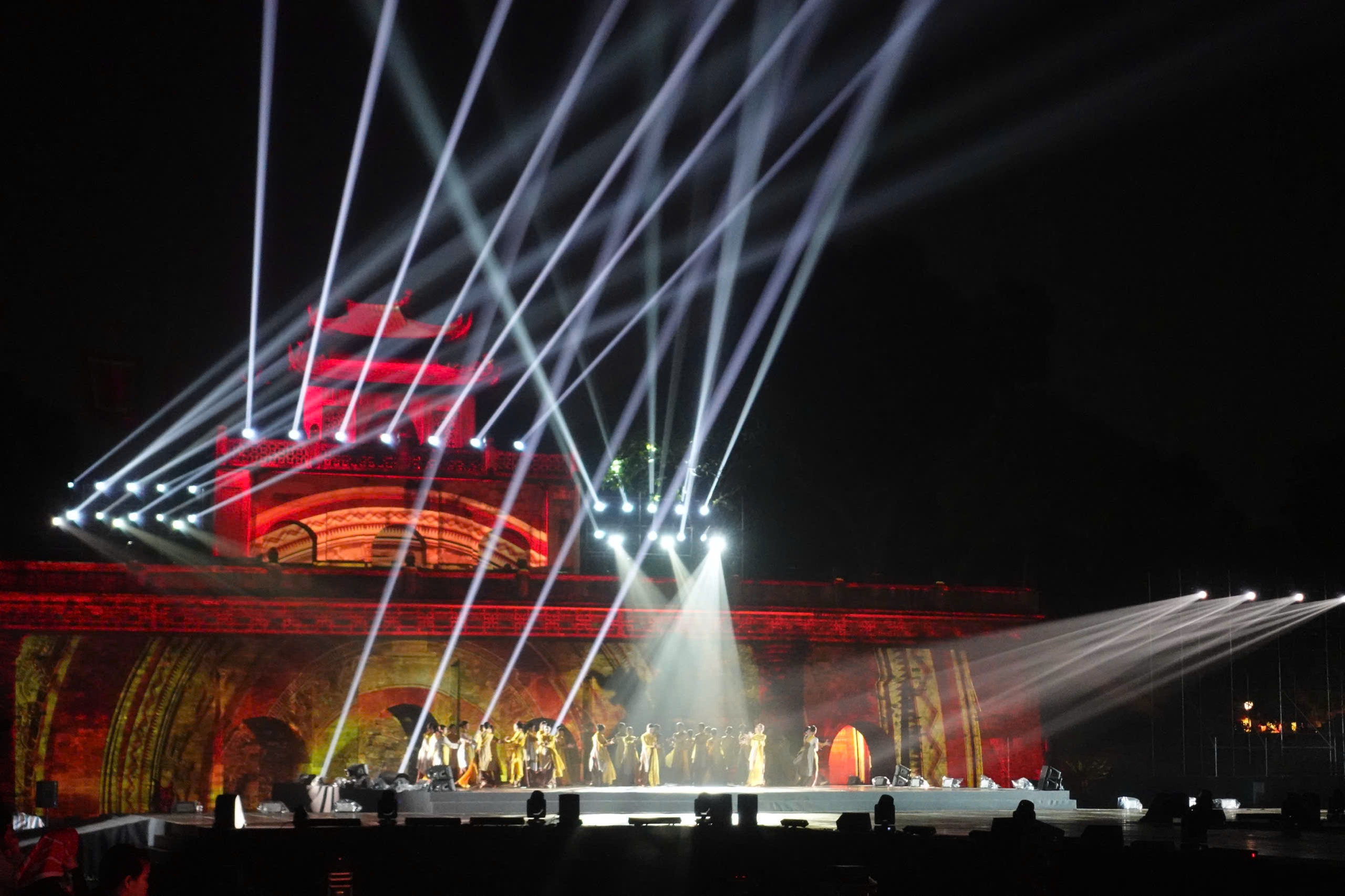 Festival Thăng Long - Hà Nội 2025: Bữa tiệc nghệ thuật đậm sắc màu văn hóa Thủ đô - Ảnh 1. Festival Thăng Long - Hà Nội 2025: Bữa tiệc nghệ thuật đậm sắc màu văn hóa Thủ đô - Ảnh 1.