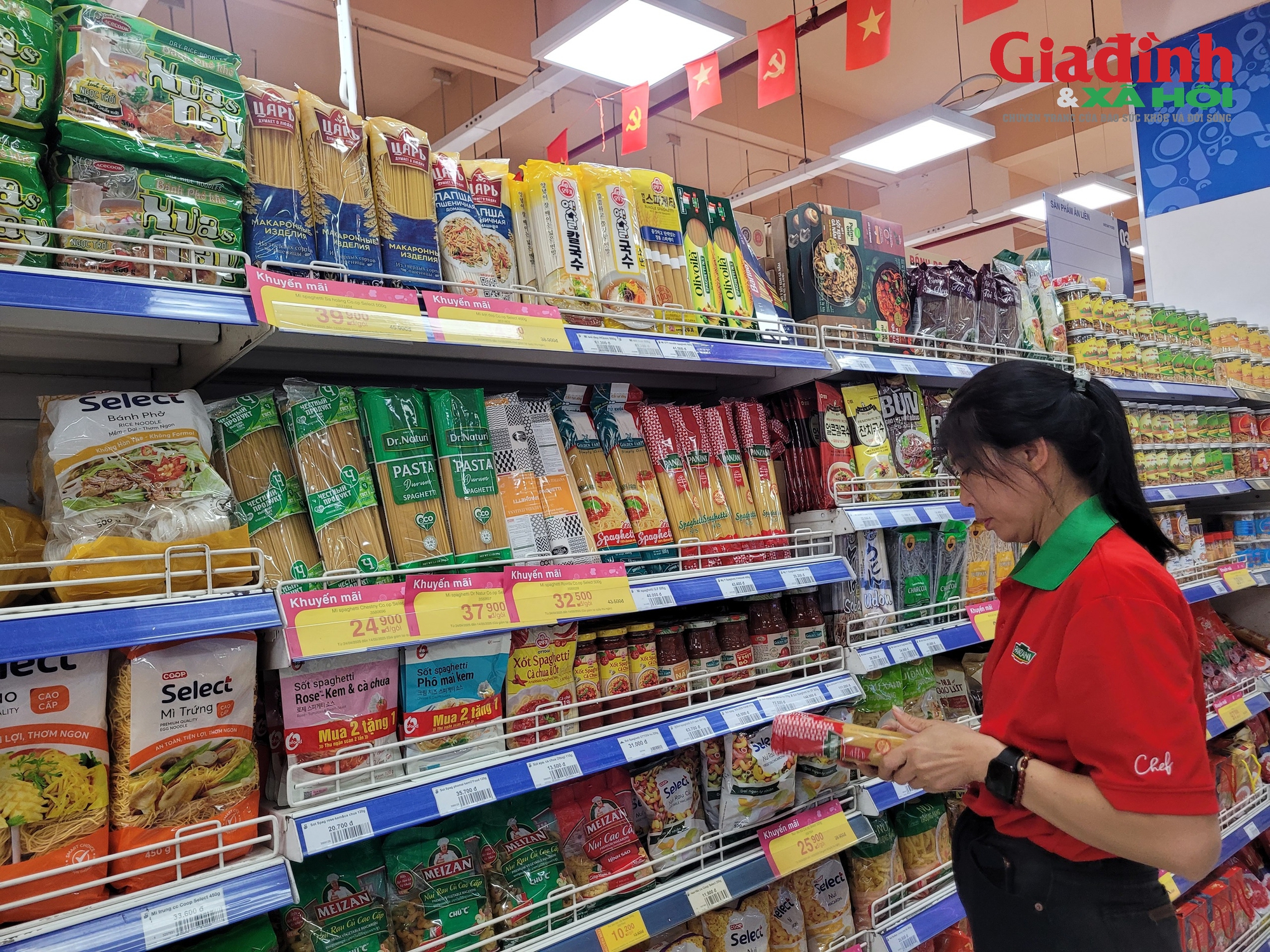 Khuyến mại bão số 13 giúp người tiêu dùng an tâm trong mùa mưa bão - Ảnh 3.