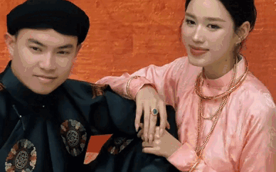 Bố mẹ chồng Đỗ Thị Hà gây ấn tượng tại tiệc cưới hoành tráng của con - Ảnh 1. Bố mẹ chồng Đỗ Thị Hà gây ấn tượng tại tiệc cưới hoành tráng của con - Ảnh 1.