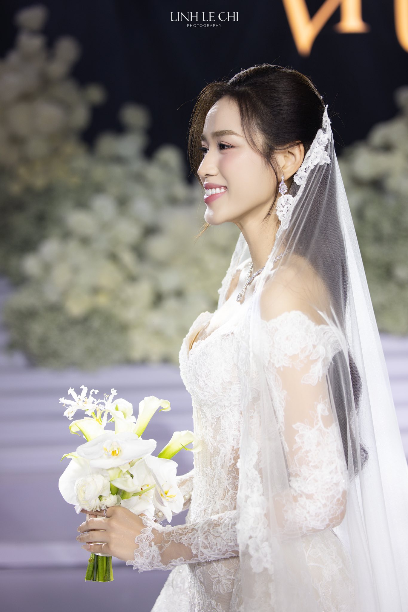 Bố mẹ chồng Đỗ Thị Hà gây ấn tượng tại tiệc cưới hoành tráng của con - Ảnh 10. Bố mẹ chồng Đỗ Thị Hà gây ấn tượng tại tiệc cưới hoành tráng của con - Ảnh 10.