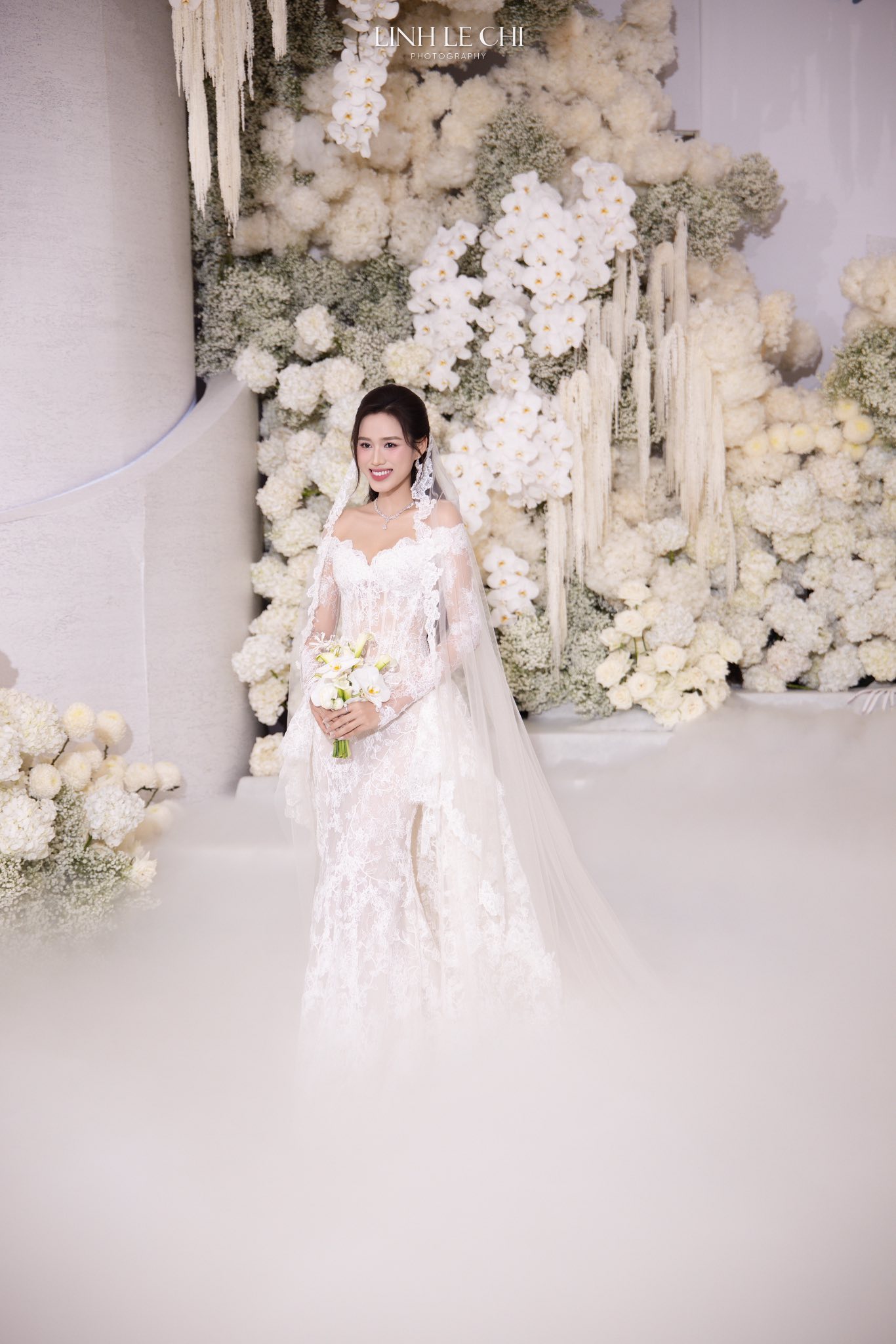 Bố mẹ chồng Đỗ Thị Hà gây ấn tượng tại tiệc cưới hoành tráng của con - Ảnh 12. Bố mẹ chồng Đỗ Thị Hà gây ấn tượng tại tiệc cưới hoành tráng của con - Ảnh 12.