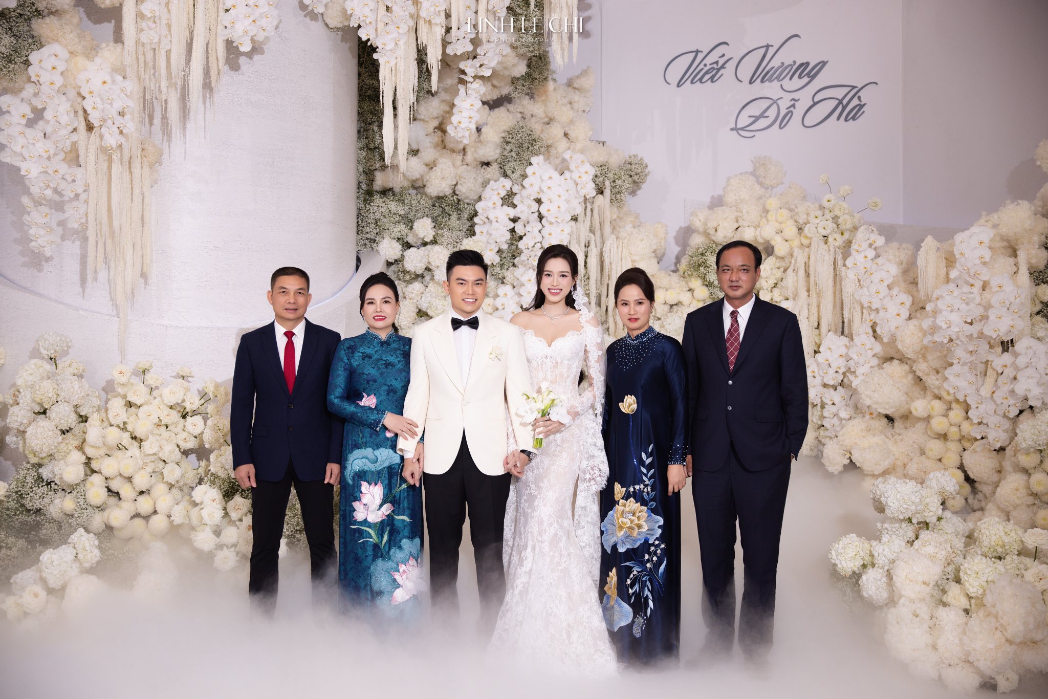 Bố mẹ chồng Đỗ Thị Hà gây ấn tượng tại tiệc cưới hoành tráng của con - Ảnh 6. Bố mẹ chồng Đỗ Thị Hà gây ấn tượng tại tiệc cưới hoành tráng của con - Ảnh 6.