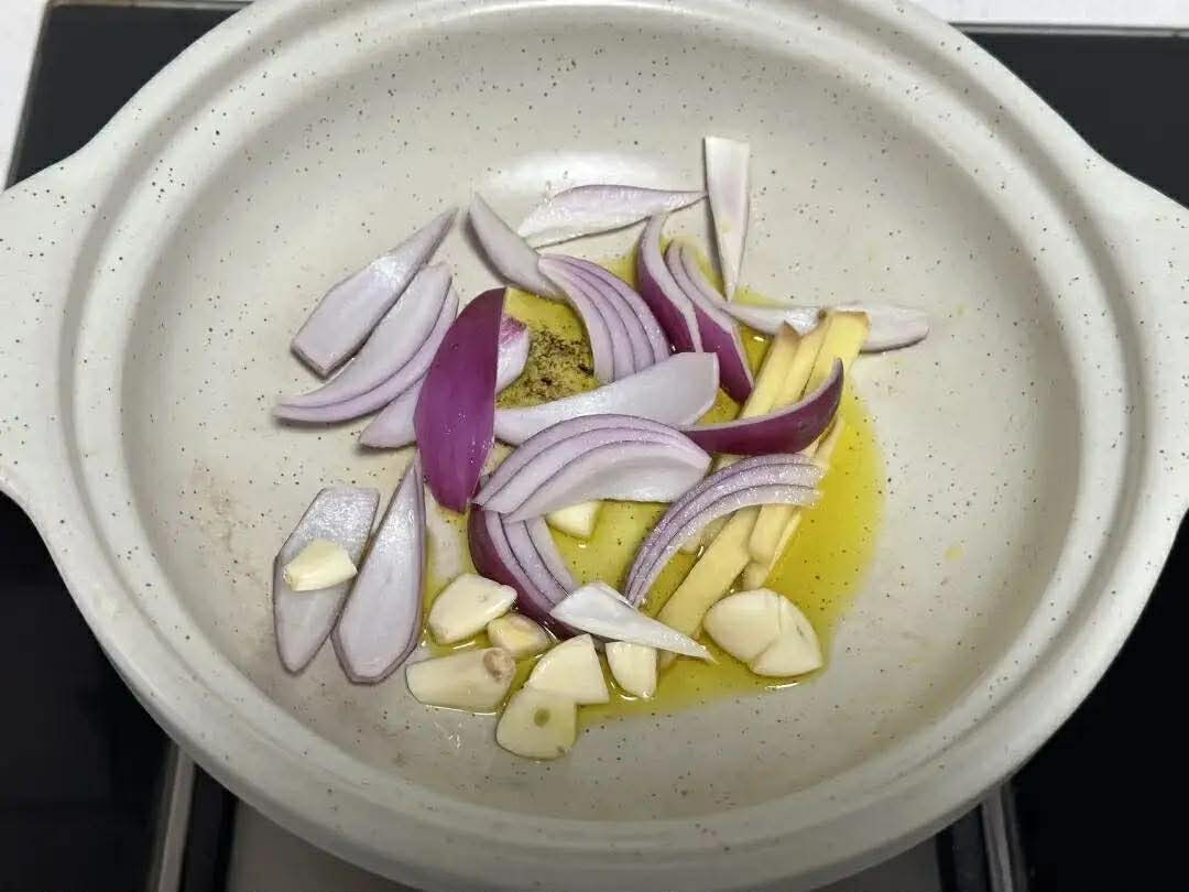 Bữa cơm mùa đông của người "sành ăn" không thể thiếu món cá này: Dễ nấu mà ngon thơm nức lòng, ai cũng phải khen!- Ảnh 3.