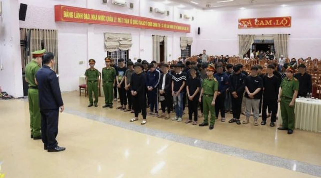 Dùng vỏ chai bia ẩu đả gây thương tích, 38 đối tượng bị khởi tố - Ảnh 1.