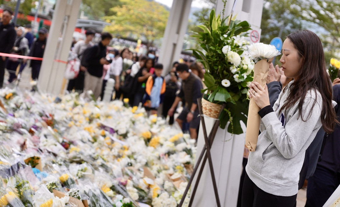 Số người thiệt mạng vì vụ cháy chung cư ở Hong Kong tăng lên 146 - Ảnh 1.