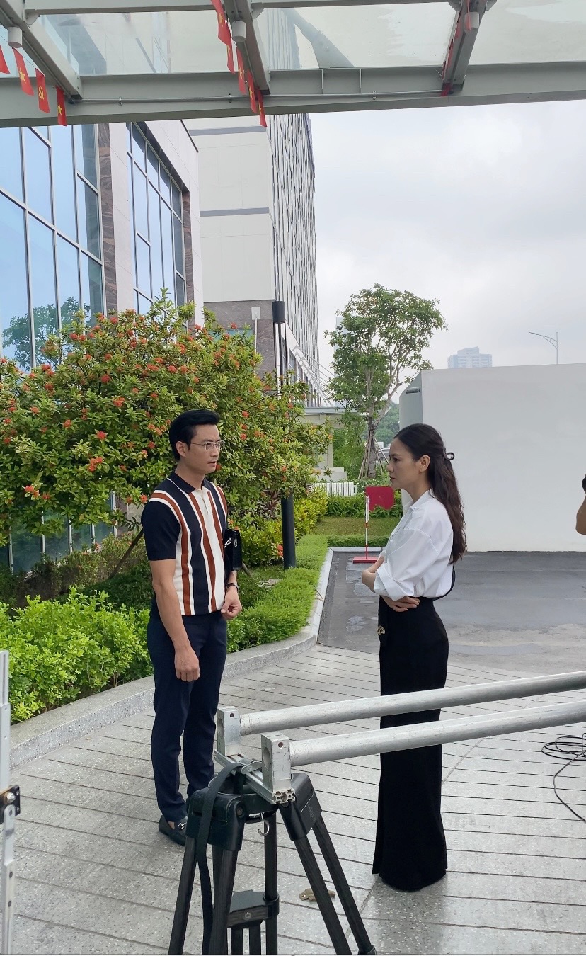 Diễn viên Huyền Sâm chia tay phim 'Lằn ranh' dù vai diễn chưa lên sóng - Ảnh 2. Diễn viên Huyền Sâm tạm biệt đoàn làm phim "Lằn ranh" - Ảnh 4.