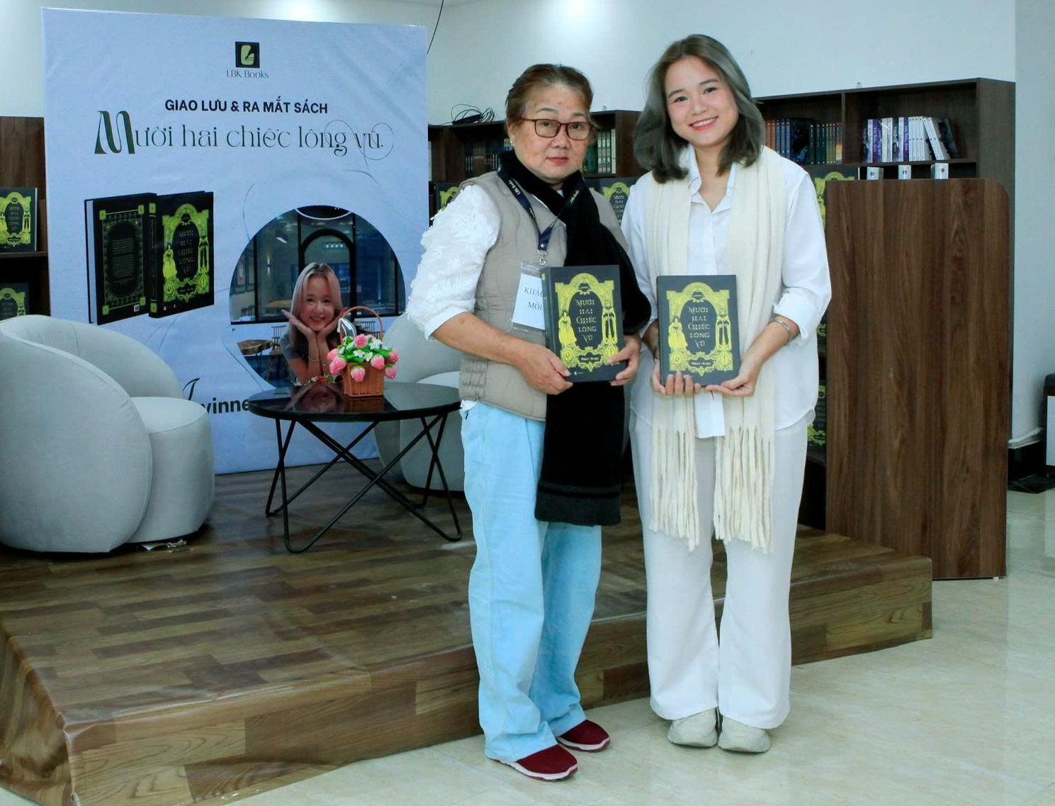 Bất ngờ với tiểu thuyết Fantasy Mười hai chiếc lông vũ của Tác giả Javinne - Ảnh 1. Bất ngờ với tiểu thuyết Fantasy Mười hai chiếc lông vũ của Tác giả Javinne - Ảnh 1.