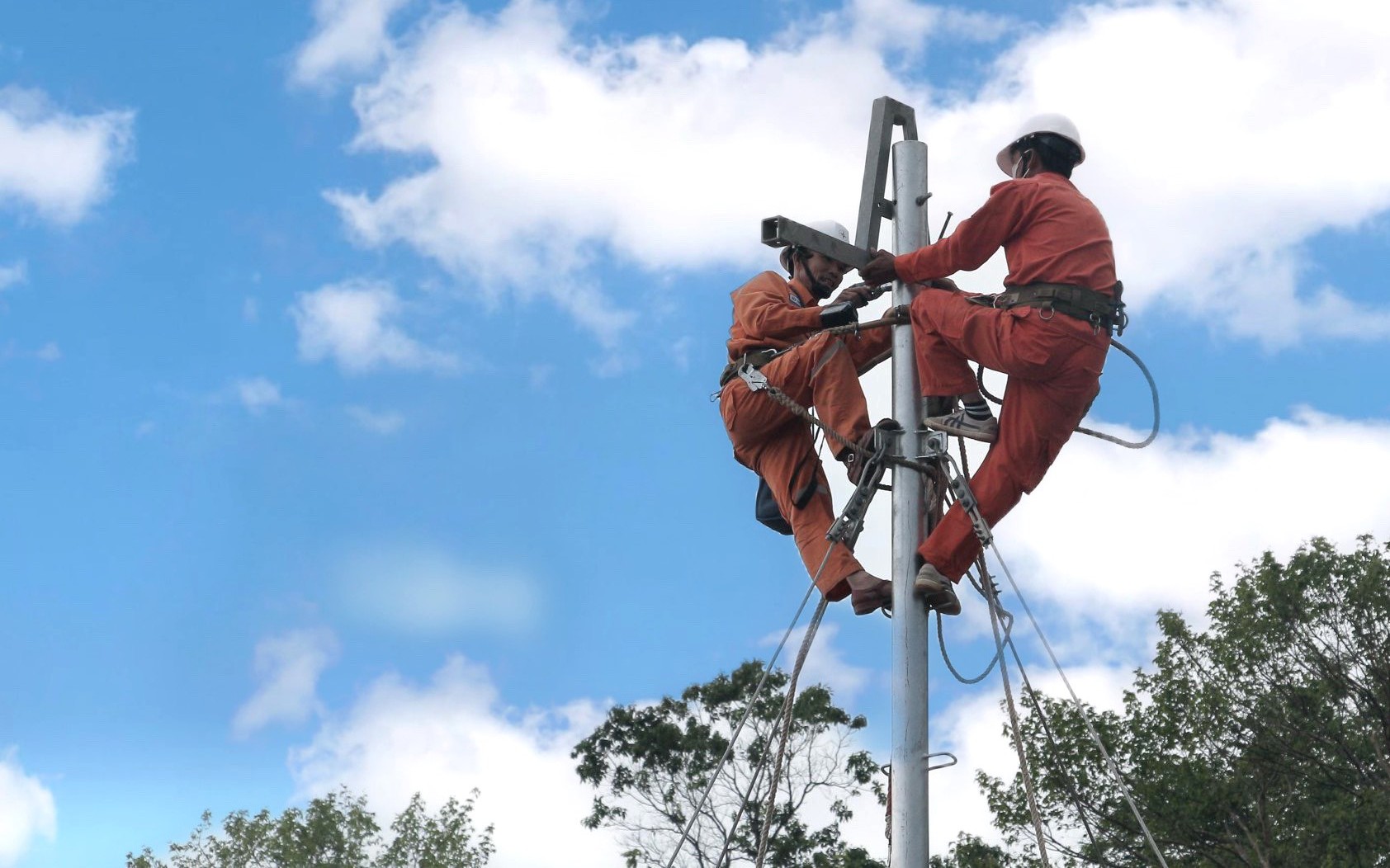 Lịch cúp điện Vĩnh Long (Trà Vinh cũ) từ ngày 1-7/12/2025: Cúp điện 10 tiếng/ngày nhiều tuyến đường và khu dân cư để sửa chữa, bảo dưỡng lưới điện