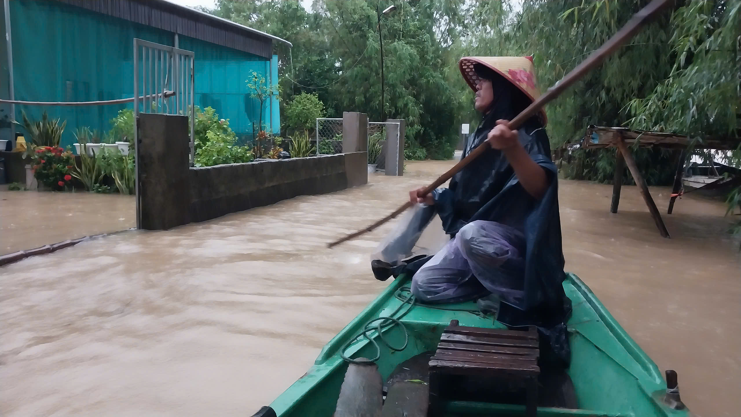 Tái định cư khẩn cấp, dân quanh năm chạy lụt dự án vẫn đứng yên - Ảnh 3.