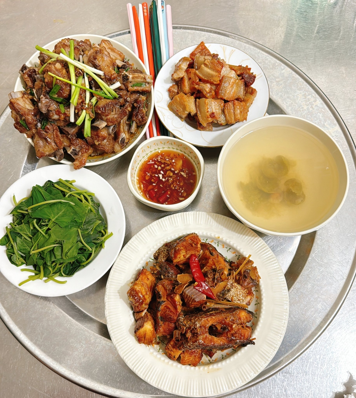 Những 'mâm cơm nhà giàu' của gia đình ba thế hệ - Ảnh 3.