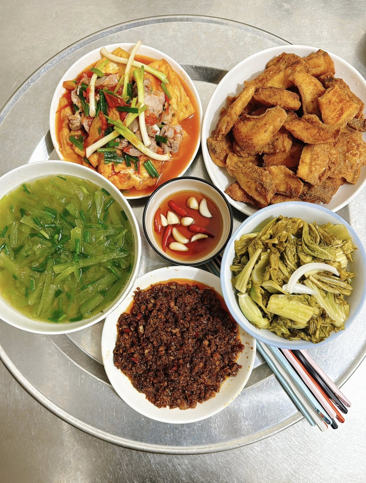 Những 'mâm cơm nhà giàu' của gia đình ba thế hệ - Ảnh 10.