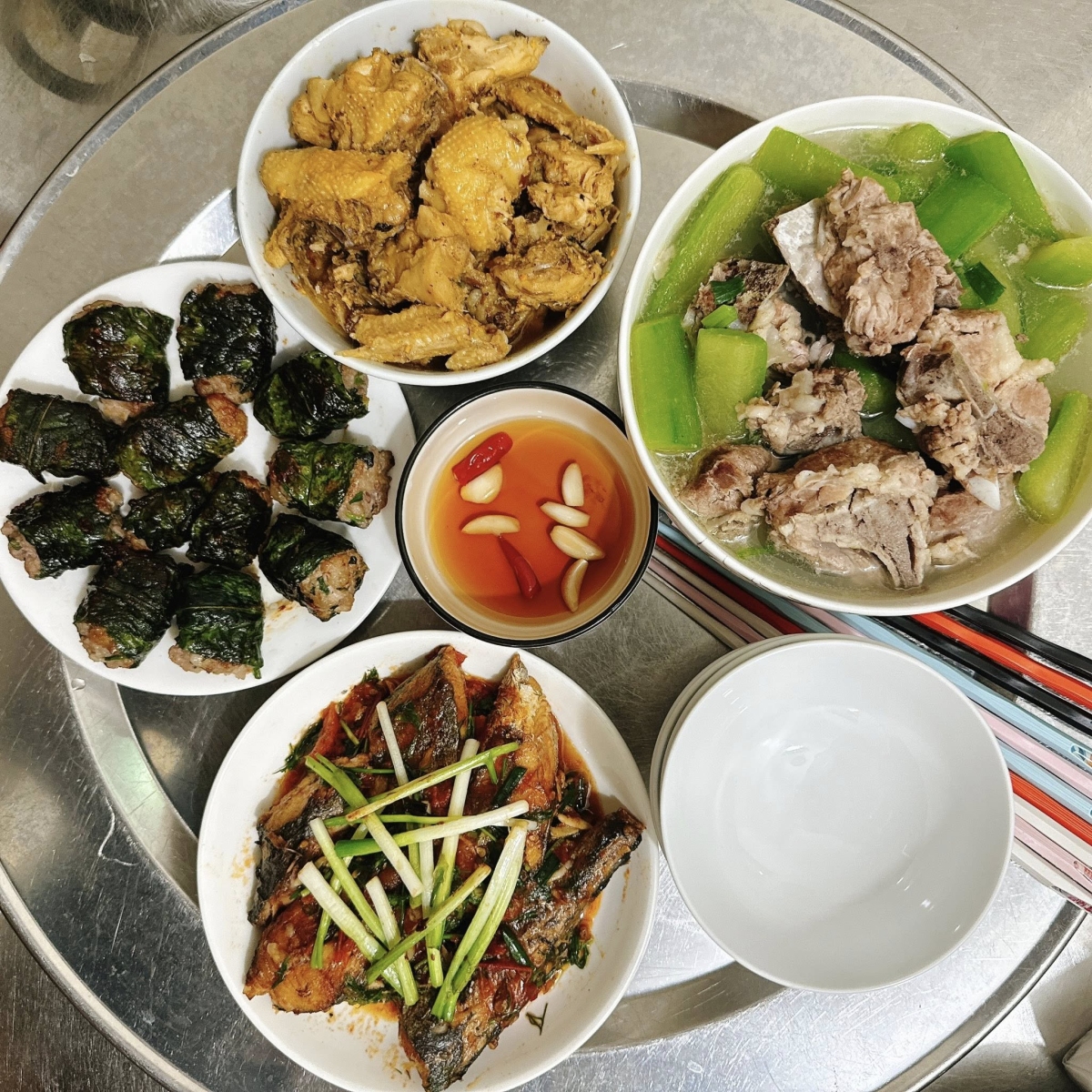 Những 'mâm cơm nhà giàu' của gia đình ba thế hệ - Ảnh 6.