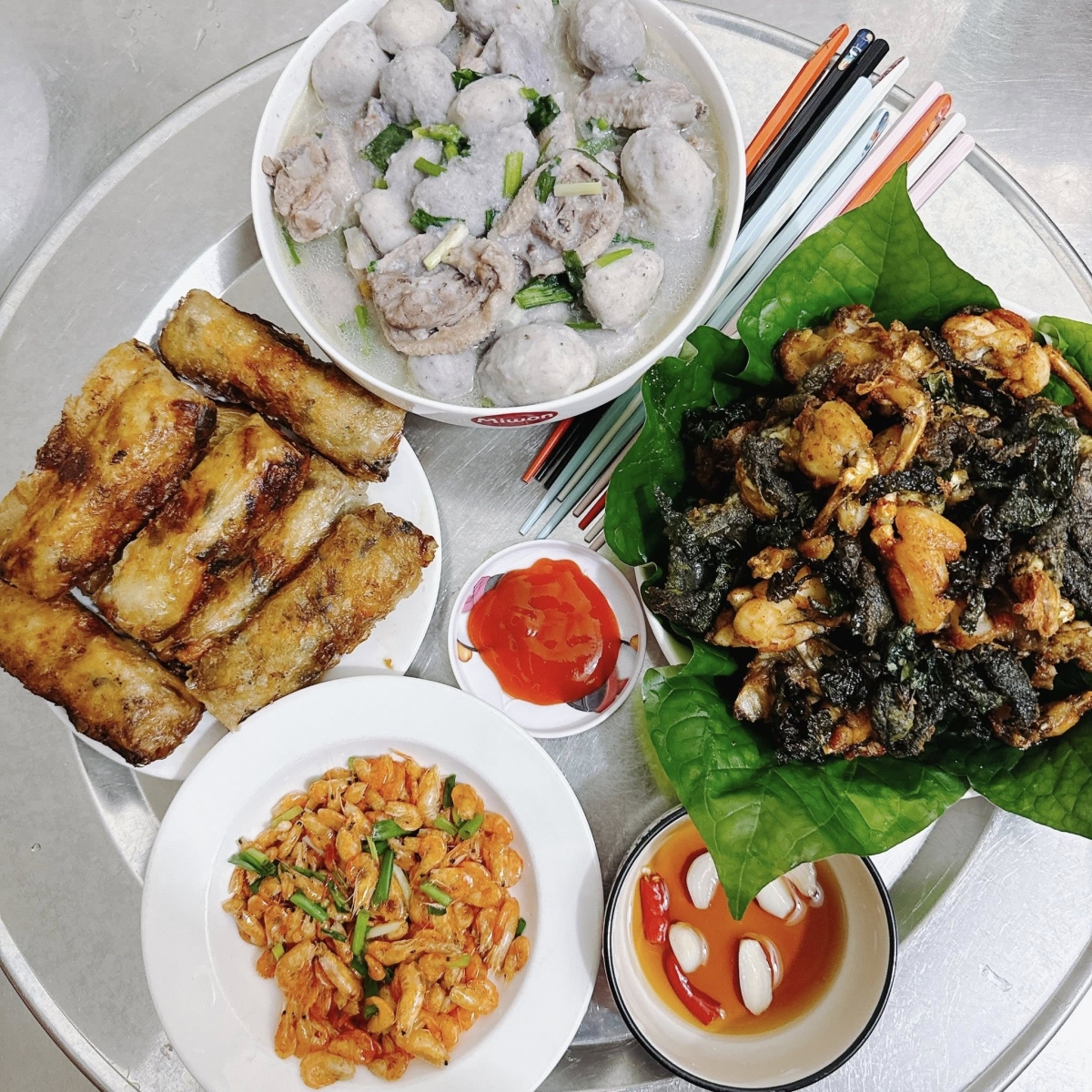 Những 'mâm cơm nhà giàu' của gia đình ba thế hệ - Ảnh 8.