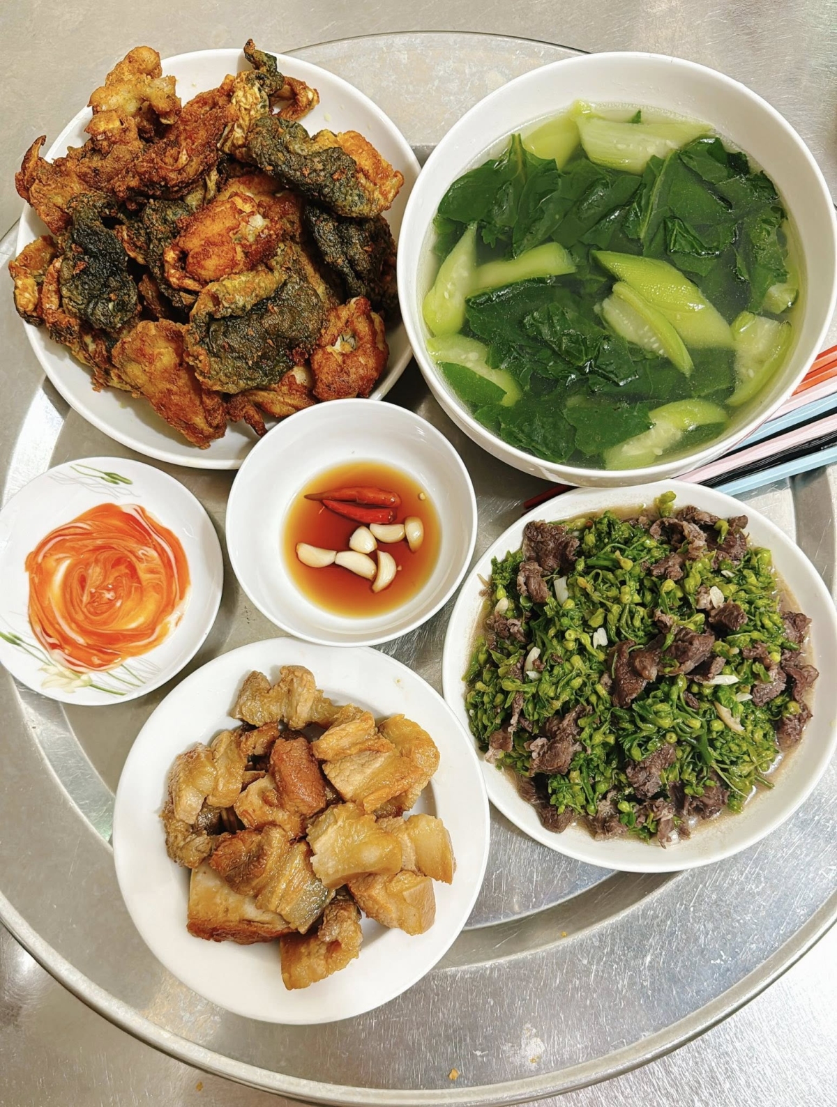 Những 'mâm cơm nhà giàu' của gia đình ba thế hệ - Ảnh 9.