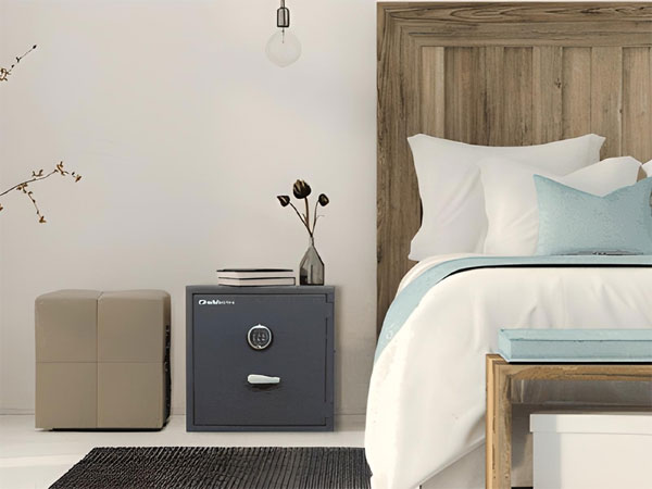 Cách đặt két sắt trong phòng ngủ theo phong thủy để tích tụ tài lộc - Ảnh 1.