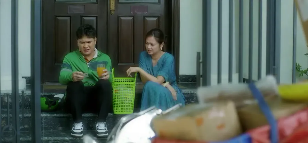 Bà Ánh đòi đi làm shipper - Ảnh 1. Bà Ánh đòi đi làm shipper - Ảnh 1.