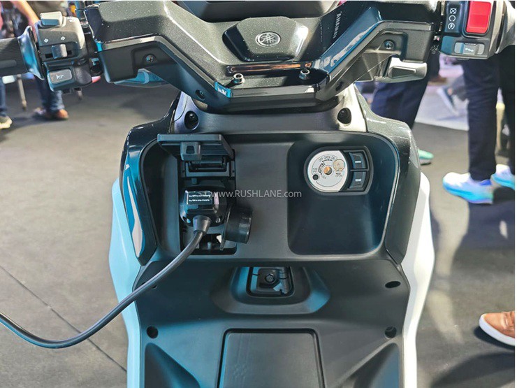 Xe máy điện giá 35 triệu đồng của Yamaha thiết kế tiện ích, pin bền, cốp rộng, rẻ chỉ ngang Vision vừa mới ra mắt - Ảnh 3. Xe máy điện giá 35 triệu đồng của Yamaha thiết kế tiện ích, pin bền, cốp rộng, rẻ chỉ ngang Vision vừa mới ra mắt - Ảnh 3.