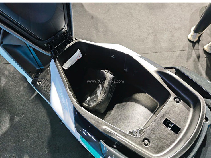 Xe máy điện giá 35 triệu đồng của Yamaha thiết kế tiện ích, pin bền, cốp rộng, rẻ chỉ ngang Vision vừa mới ra mắt - Ảnh 4. Xe máy điện giá 35 triệu đồng của Yamaha thiết kế tiện ích, pin bền, cốp rộng, rẻ chỉ ngang Vision vừa mới ra mắt - Ảnh 4.