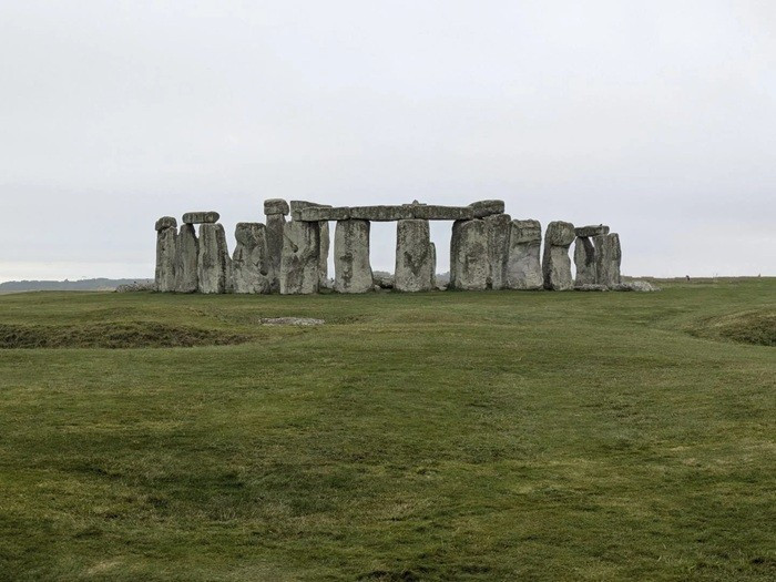 16 hố b&iacute; ẩn gần Stonehenge h&eacute; lộ sự thật g&acirc;y chấn động - Ảnh 1.