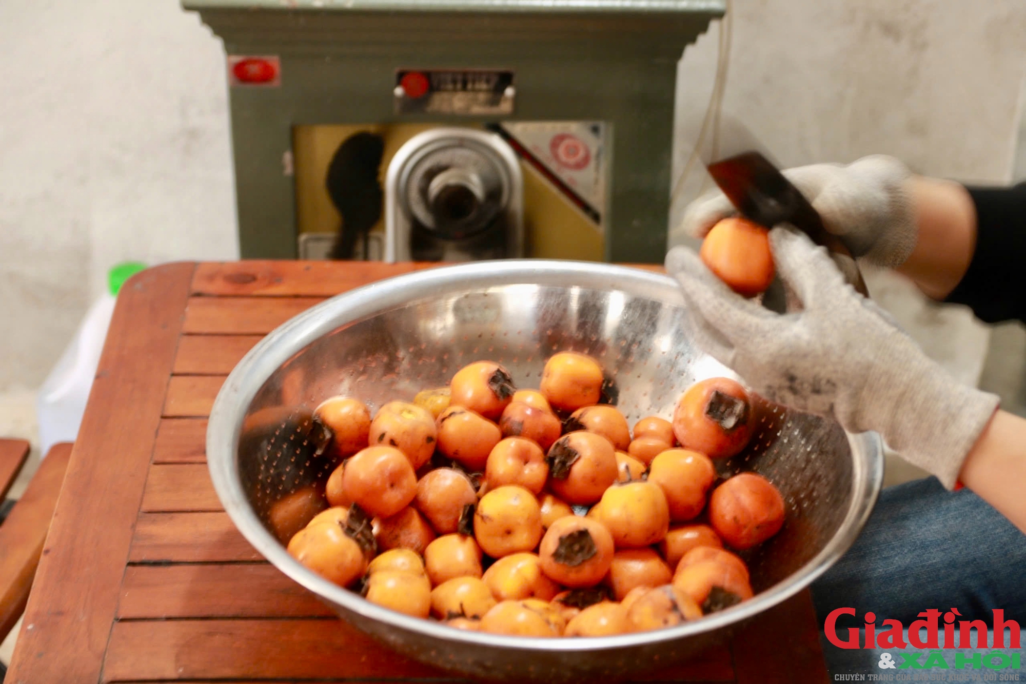 Chàng trai bỏ việc lương cao ở nước ngoài về quê ủ rượu hồng - Ảnh 6. Chàng trai bỏ việc lương cao ở nước ngoài về quê ủ rượu hồng - Ảnh 6.