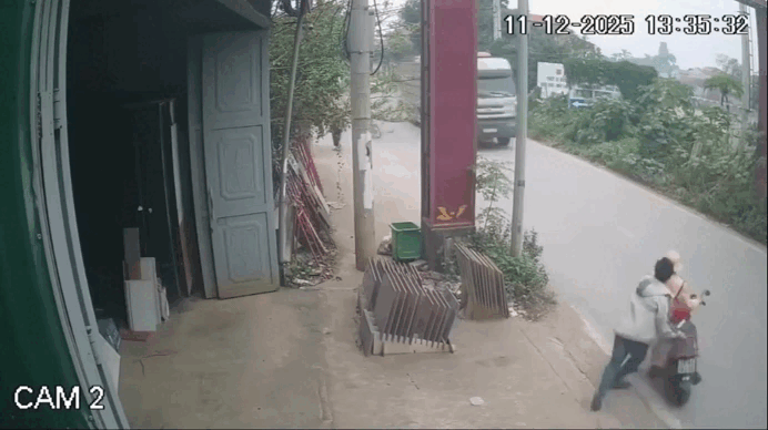 Lời khai của kẻ đẩy CSGT vào gầm xe tải ở Hà Nội: 'Do đau đầu, uống thuốc Panadol nên... bộc phát' - Ảnh 1. Lời khai của kẻ đẩy CSGT vào gầm xe tải ở Hà Nội: 'Do đau đầu, uống thuốc Panadol nên... bộc phát' - Ảnh 1.