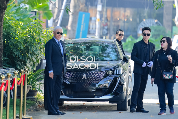 Thân thế nam diễn viên được giao phụ trách an ninh trong trong đám cưới con gái tỷ phú Johnathan Hạnh Nguyễn - Ảnh 2. Thân thế nam diễn viên được giao phụ trách an ninh trong trong đám cưới con gái tỷ phú Johnathan Hạnh Nguyễn - Ảnh 2.