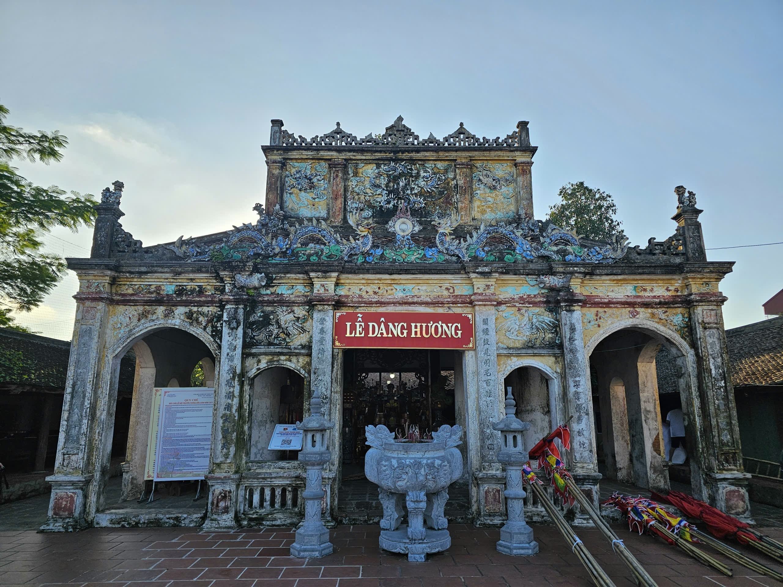 Đền Xám Ninh Bình: Di tích linh thiêng đang dần phai nhạt theo thời gian - Ảnh 3. Đền Xám Ninh Bình: Di tích linh thiêng đang dần phai nhạt theo thời gian - Ảnh 3.