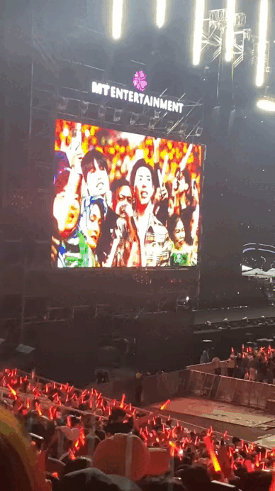 Hòa Minzy gây sốt với Khoảnh khắc Đáng nhớ tại concert của Mỹ Tâm - Ảnh 7. Hòa Minzy gây sốt với Khoảnh khắc Đáng nhớ tại concert của Mỹ Tâm - Ảnh 7.