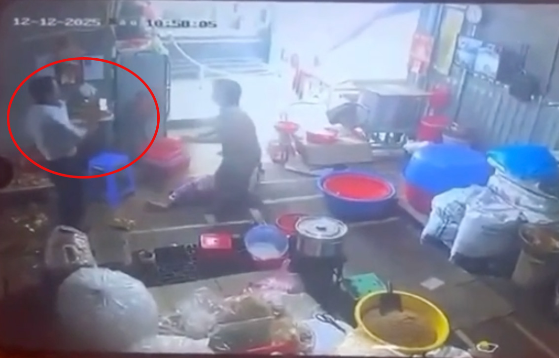 Vụ chồng dùng dao chém gục vợ hờ rồi tự sát: Hé lộ nguồn cơn - Ảnh 1. Vụ chồng dùng dao chém gục vợ hờ rồi tự sát: Hé lộ nguồn cơn - Ảnh 1.