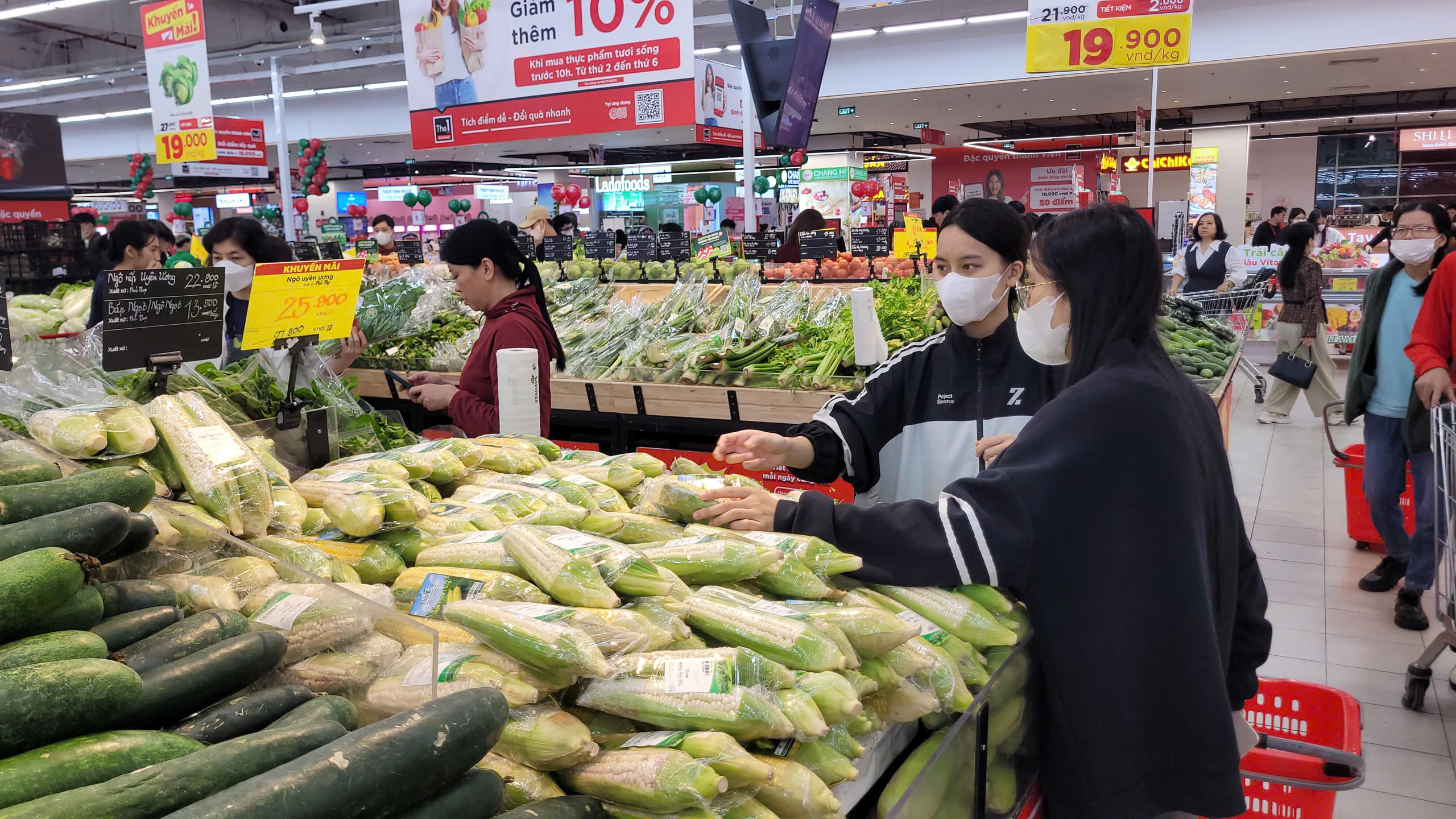 Tăng cường bảo vệ người tiêu dùng với các chương trình khuyến mại hấp dẫn cuối tuần - Ảnh 4. Tăng cường bảo vệ người tiêu dùng với các chương trình khuyến mại hấp dẫn cuối tuần - Ảnh 4.