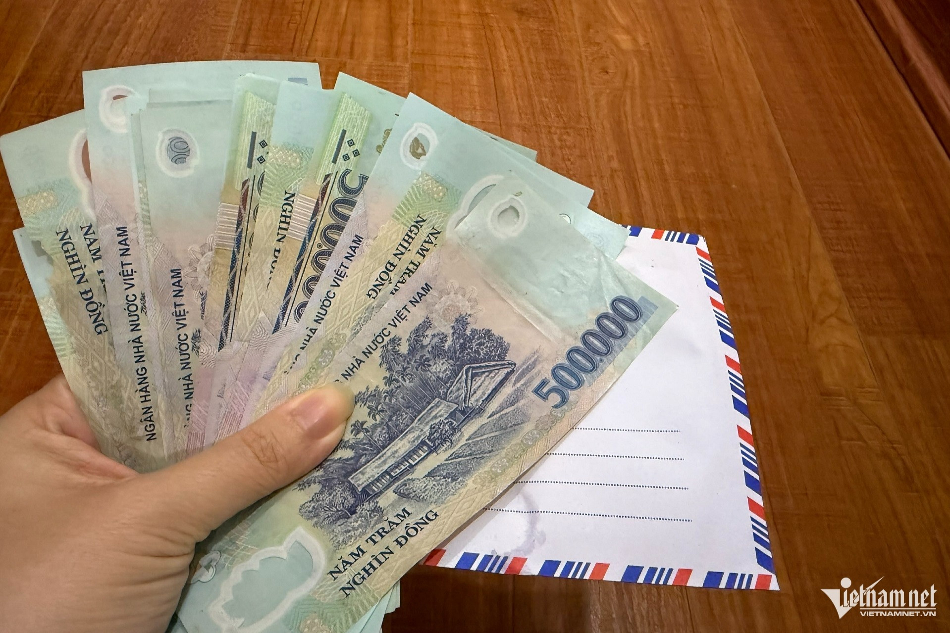 Thông gia Việt kiều bay về dự đám tang, gửi phong bì khiến gia đình náo loạn - Ảnh 2.