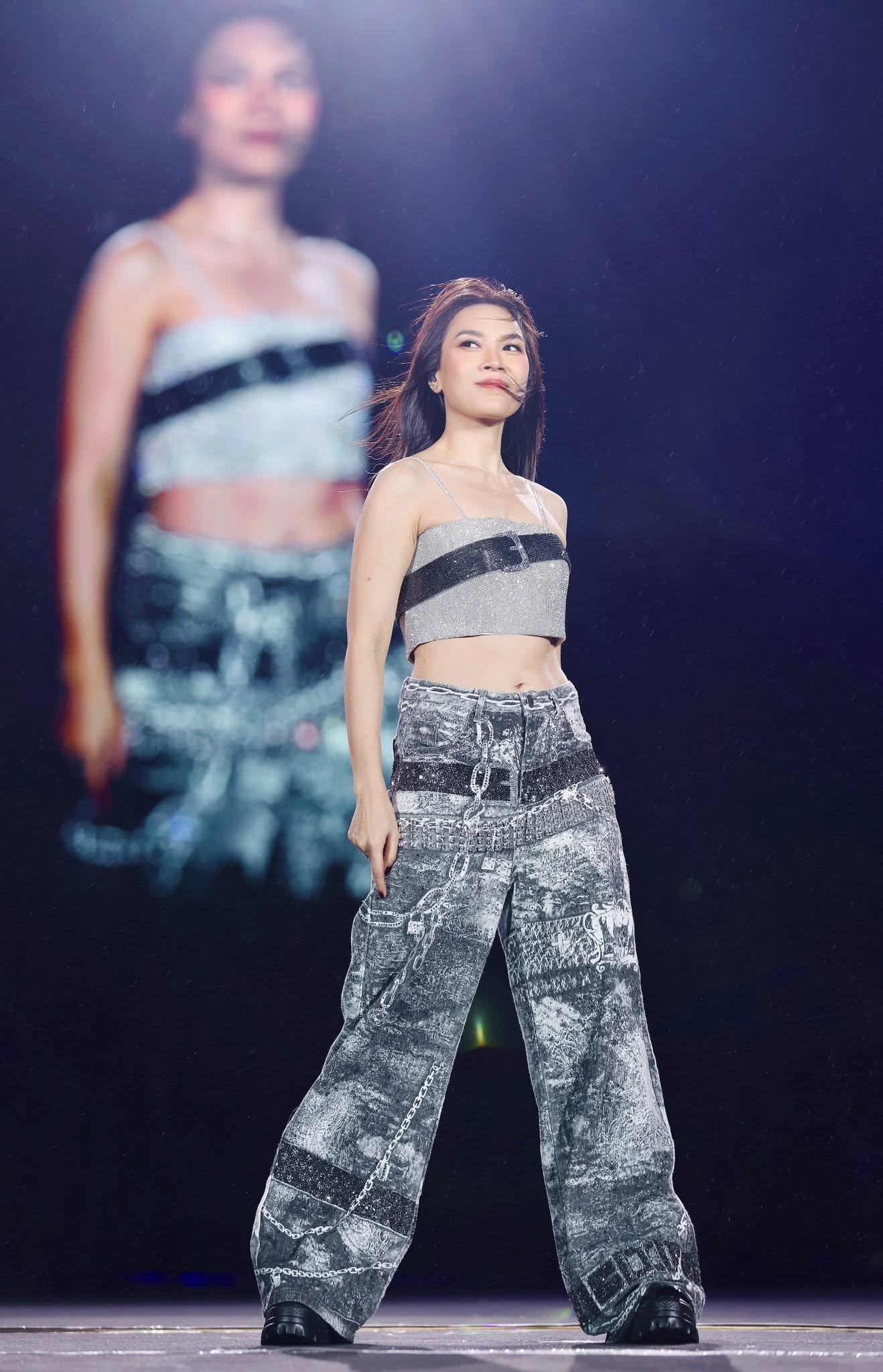 Mỹ Tâm hiếm hoi diện đồ xuyên thấu - Ảnh 6. Mỹ Tâm hiếm hoi diện đồ xuyên thấu - Ảnh 6.