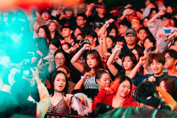 Long Oliver & Bom làm 'nóng' Thủ đô với Lễ hội âm nhạc sôi động chưa từng có - Ảnh 3. Long Oliver & Bom làm 'nóng' Thủ đô với Lễ hội âm nhạc sôi động chưa từng có - Ảnh 3.